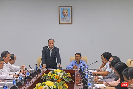 Tối ngày 1/11, Thứ trưởng Bộ NN & PT-NT Hoàng Văn Thắng đã có buổi làm việc với UBND TP.Đà Nẵng về chuẩn bị ứng phó thiên tai, mưa bão phục vụ Tuần lễ Cấp cao APEC 2017