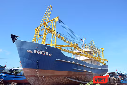 Chiều 30/8, TAND TP Tam Kỳ (Quảng Nam) đã tuyên án buộc Công ty cổ phần Đóng tàu Bảo Duy bồi thường cho ngư dân Trần Văn Liên 2,8 tỷ đồng vì những thiệt hại gây ra đối với tàu cá vỏ thép QNa 94679.