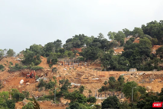 Một góc Dự án Khu Du lịch sinh thái biển Tiên Sa (Thọ Quang, Sơn Trà, Đà Nẵng) trong giai đoạn xây dựng gây hại đến hệ sinh thái bán đảo Sơn Trà.