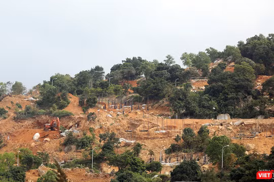 Một góc Dự án Khu Du lịch sinh thái biển Tiên Sa (Thọ Quang, Sơn Trà, Đà Nẵng) trong giai đoạn xây dựng gây hại đến hệ sinh thái bán đảo Sơn Trà.