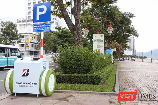 Chiều 22/7, UBND quận Hải Châu (TP Đà Nẵng) và Bridgestone Việt Nam chính thức đưa thùng rác thông minh vào hoạt động tại các tuyến đường du lịch trên địa bàn quận này.