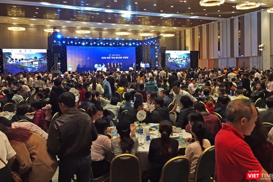 Ngày 26/11, tại Trung tâm Hội nghị quốc tế Ariyana (Đà Nẵng), chủ đầu tư dự án Khu Đô thị River View đã chính thức đưa 1.144 lô đất nền ra thị trường.
