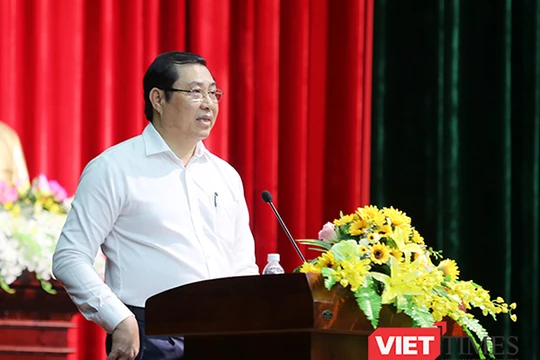 Chủ tịch UBND TP Đà Nẵng Huỳnh Đức Thơ cho rằng, sau những sự việc xảy ra tại Đà Nẵng trong thời gian qua, cán bộ công chức nên tập vào công việc, không nên bàn đến chuyện của người khác, nhất là chuyện nhân sự lãnh đạo TP