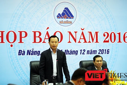 Bí thư Thành ủy Đà Nẵng Nguyễn Xuân Anh phát biểu chỉ đạo tại một cuộc Họp báo định kỳ của TP Đà Nẵng