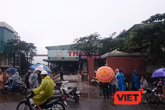 Chiều 15/12, tại cuộc đối thoại với người dân xã Hòa Liên (huyện Hòa Vang) và đại diện hai nhà máy thép gây ô nhiễm là Dana Ý và Dana Úc, lãnh đạo UBND TP Đà Nẵng yêu cầu dừng hoạt động đối với 2 nhà máy này