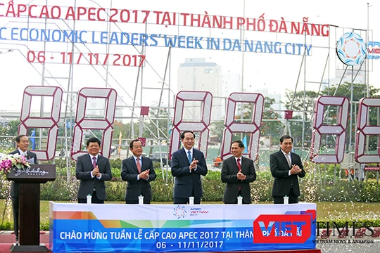Chủ tịch nước Trần Đại Quang bấm nút khởi động đồng hồ đếm ngược APEC 2017 tại Đà Nẵng