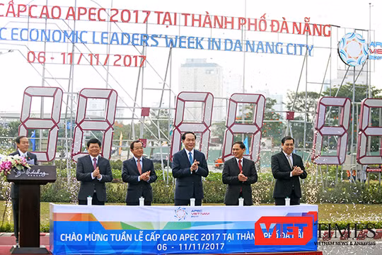 Chủ tịch nước Trần Đại Quang bấm nút khởi động đồng hồ đếm ngược APEC 2017 tại Đà Nẵng