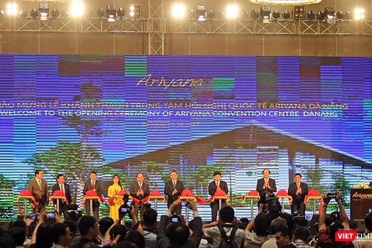 Ngày 15/10, với sự chứng kiến của Thủ tướng Chính phủ Nguyễn Xuân Phúc, UBND TP Đà Nẵng, Tập đoàn Sovico và Furama Resort Đà Nẵng đã cắt băng khánh thành Cung Hội nghị Quốc tế Ariyana, công trình trọng điểm phục vụ tuần lễ Cấp cao APEC 2017. 