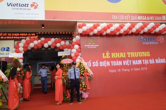 UBND TP Đà Nẵng vừa có văn bản yêu cầu Công ty TNHH MTV Xổ số điện toán Việt Nam (Vietlott) không được phân phối vé cho người bán dạo để bán lại nhằm đảm bảo ổn định thị trường.