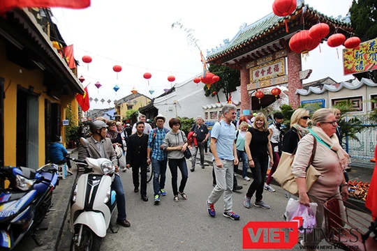 Thế hệ du khách ở độ tuổi trên 65 tuổi đã tăng đáng kể trong vòng một thập kỷ qua với hơn 48.1% dân số trên 65 tuổi ở châu Âu đi du lịch nước ngoài. 