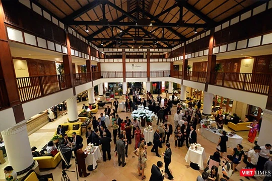 Trong không gian văn hoá Việt đặc sắc với trầu têm cánh phượng, hoa sen và tre nứa, đèn lồng Hội An, cùng những món ăn đặc sắc, đậm đà phong vị đã được ban tổ chức chuẩn bị công phu để thết đãi thực khách đến từ các nền kinh tế APEC trong đêm ABAC Culture