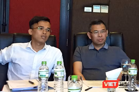 Ông Nguyễn Đức Toàn (bìa phải), Tổng Giám đốc Công ty CP TMDV Cát Vàng đã gửi đơn khởi kiện Phòng Đăng ký kinh doanh-Sở KHĐT tỉnh Quảng Nam