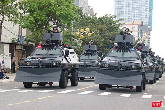 Sáng 22/10, tại Đà Nẵng, Tiểu ban An ninh - Y tế APEC phối hợp với các Bộ, ngành Trung ương và UBND TP Đà Nẵng đã tổ chức tổng duyệt diễn tập phương án bảo vệ an ninh cho Tuần lễ Cấp cao APEC 2017