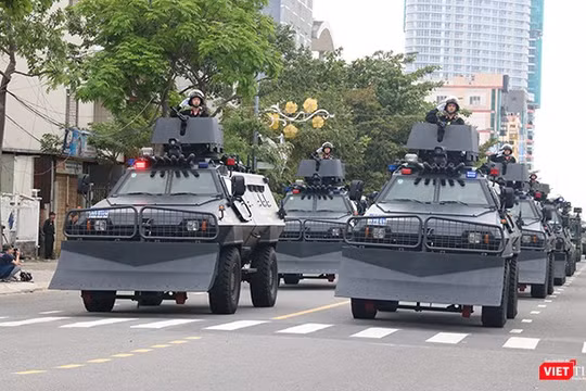 Sáng 22/10, tại Đà Nẵng, Tiểu ban An ninh - Y tế APEC phối hợp với các Bộ, ngành Trung ương và UBND TP Đà Nẵng đã tổ chức tổng duyệt diễn tập phương án bảo vệ an ninh cho Tuần lễ Cấp cao APEC 2017