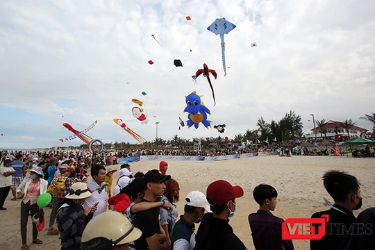 Trong khuôn khổ Festival Di sản Quảng Nam lần thứ VI năm 2017, từ ngày 8/6-10/6, tại phường Cẩm Nam (TP Hội An) và bãi biển Tam Thanh (TP Tam Kỳ, Quảng Nam) đã diễn ra Festival Diều quốc tế Quảng Nam năm 2017.