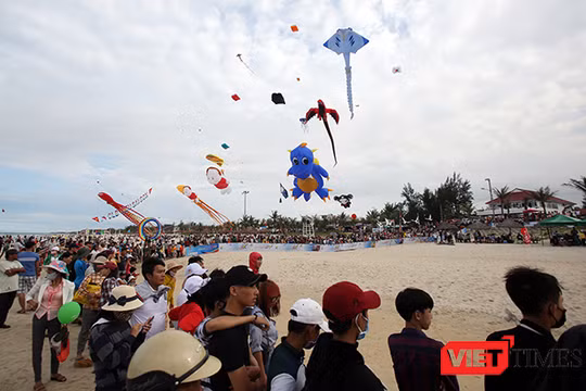 Trong khuôn khổ Festival Di sản Quảng Nam lần thứ VI năm 2017, từ ngày 8/6-10/6, tại phường Cẩm Nam (TP Hội An) và bãi biển Tam Thanh (TP Tam Kỳ, Quảng Nam) đã diễn ra Festival Diều quốc tế Quảng Nam năm 2017.