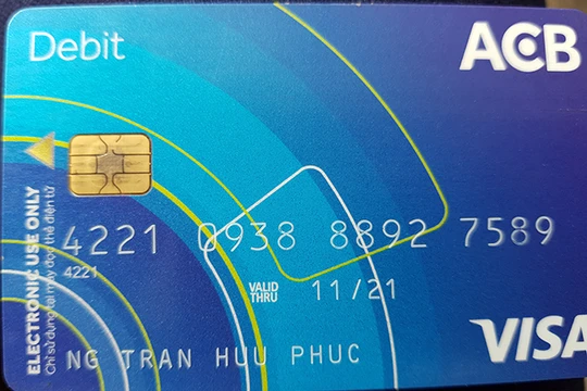 Mặc dù anh Nguyễn Trần Hữu Phúc đang giữ thẻ VISA ở Đà Nẵng và không hề thực hiện bất cứ giao dịch nào nhưng vẫn bị báo rút hơn 38 triệu đồng tại Indonesia. 