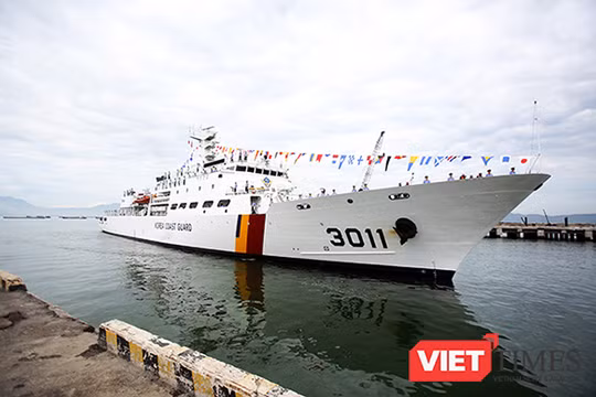 Sáng 4/9, tàu Badaro hô hiệu 3011, thuộc lực lượng Bảo vệ bờ biển Hàn Quốc đã cập cảng Tiên Sa, chính thức chuyến thăm hữu nghị Đà Nẵng trong 4 ngày.