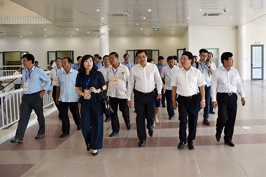 Trong 2 ngày 30/9 và 1/10, Phó Thủ tướng Chính phủ Phạm Bình Minh cùng đại diện các Tiểu ban của Ủy ban Quốc gia APEC 2017 đã tiến hành kiểm tra thực tế các hạng mục và theo dõi quá trình sơ duyệt công tác chuẩn bị APEC 2017 tại Đà Nẵng