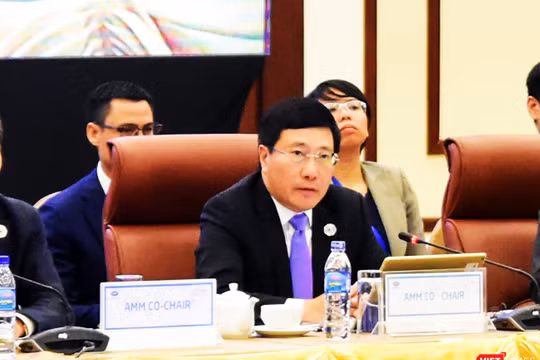 Phó Thủ tướng, Bộ trưởng Ngoại giao Phạm Bình Minh, Chủ tịch Ủy ban Quốc gia APEC 2017 chủ trì Hội nghị liên Bộ trưởng Ngoại giao - Kinh tế (AMM) lần thứ 29 của Diễn đàn Hợp tác kinh tế châu Á – Thái Bình Dương (APEC)