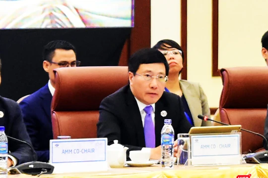 Phó Thủ tướng, Bộ trưởng Ngoại giao Phạm Bình Minh, Chủ tịch Ủy ban Quốc gia APEC 2017 chủ trì Hội nghị liên Bộ trưởng Ngoại giao - Kinh tế (AMM) lần thứ 29 của Diễn đàn Hợp tác kinh tế châu Á – Thái Bình Dương (APEC)