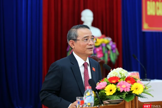 Bí thư Thành ủy Đà Nẵng Trương Quang Nghĩa chia sẻ với cử tri quận Hải Châu tại buổi tiếp xúc cử tri của Đoàn đại biểu Quốc hội TP Đà Nẵng diễn ra sáng 13/12.