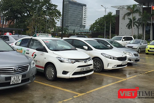 Sở Giao thông vận tải Đà Nẵng vừa cho biết, trong thời gian chờ xây dựng các bãi đỗ xe tập trung có quy mô lớn, trước mắt Đà Nẵng sẽ triển khai trông giữ xe có thu phí tại 6 điểm trên đia bàn