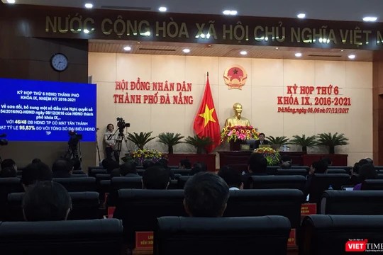 Chiều 7/12, tại Kỳ họp thứ 6, HĐND TP khóa IX, nhiệm kỳ 2016-2021, 95,83% đại biểu HĐND TP đã biểu quyết thông qua Nghị quyết Sửa đổi, bổ sung một số điều của Nghị quyết số 54/2016/NQ-HĐND về Quy định mức thu, chế độ thu, nộp, quản lý và sử dụng phí sử dụ