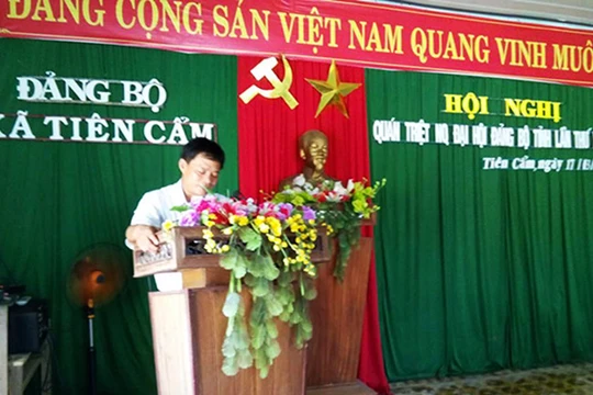 Sau thời gian vận động đi làm trở lại, Chủ tịch UBND xã Tiên Cẩm (huyện Tiên Phước) lại tiếp tục đưa đơn xin nghỉ việc vì lý do “không đủ năng lực”.