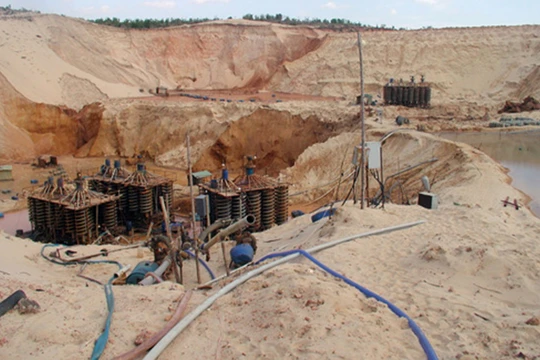 UBND tỉnh Bình Thuận vừa gửi văn bản đề nghị Bộ TN-MT chưa xem xét cấp phép đối với Dự án khai thác khoáng sản titan tại xã Hòa Thắng (huyện Bắc Bình).