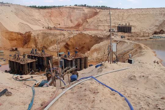 UBND tỉnh Bình Thuận vừa gửi văn bản đề nghị Bộ TN-MT chưa xem xét cấp phép đối với Dự án khai thác khoáng sản titan tại xã Hòa Thắng (huyện Bắc Bình).