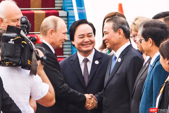 Bí thư Thành ủy Đà Nẵng Trương Quang Nghĩa tại buổi đón Tổng thống Nga Putin đến Đà Nẵng tham dự Tuần lễ cấp cao APEC 2017