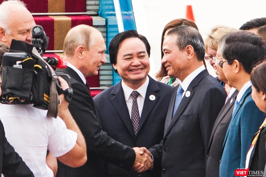 Bí thư Thành ủy Đà Nẵng Trương Quang Nghĩa tại buổi đón Tổng thống Nga Putin đến Đà Nẵng tham dự Tuần lễ cấp cao APEC 2017