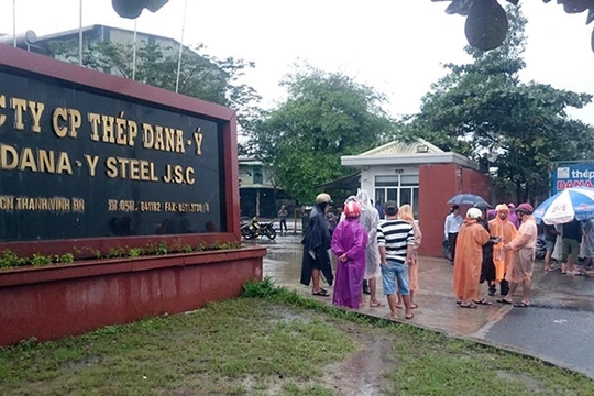 UBND TP Đà Nẵng đang khẩn trương thực hiện giải tỏa di dời các hộ dân quanh hai nhà máy thép Dana - Úc và Dana - Ý (thuộc thôn Vân Dương, xã Hòa Liên, huyện Hòa Vang, TP Đà Nẵng) gây ô nhiễm.