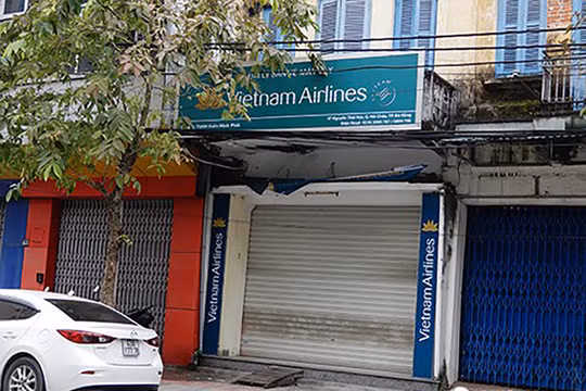 Công ty Minh Hưng Phát mua ngôi nhà công sản 47 Nguyễn Thái Học (điểm bán vé máy bay Vietnam Airlines) với nhiều ưu đãi và sau đó chuyển cho gia đình ông Nguyễn Xuân Anh sử dụng (Ảnh: HC)