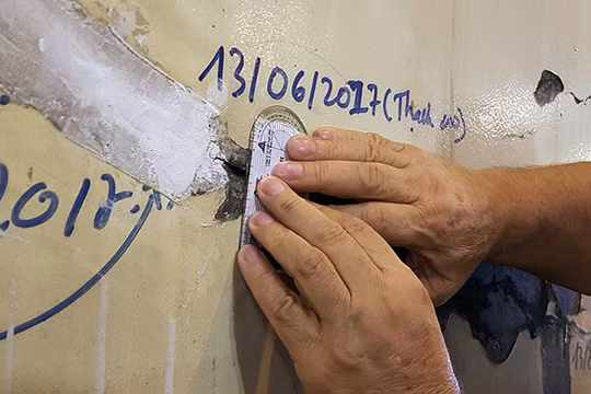 Theo CTCP Đầu tư Đèo Cả, các vết nứt trên thân hầm Hải Vân đã xuất hiện từ lâu và không ảnh hưởng đến kết cấu hầm