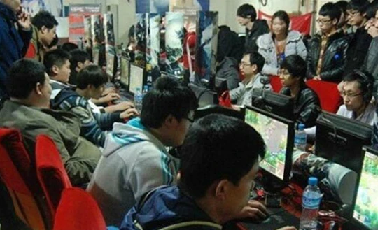 Trở thành chủ bang hội, quản lý cả trăm hoặc ngàn người, được chơi game cả ngày và mỗi năm nhận lương khoảng 100.000 nhân dân tệ