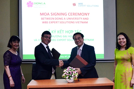 Đại học Đông Á (Đà Nẵng) và WBS Expert Solutions Vietnam vừa ký kết thỏa thuận hợp tác đào tạo nghiệp vụ Điều dưỡng theo chuẩn châu Âu dành cho sinh viên Điều dưỡng ĐH Đông Á và tìm kiếm cơ hội cho sinh viên làm việc tại Đức.