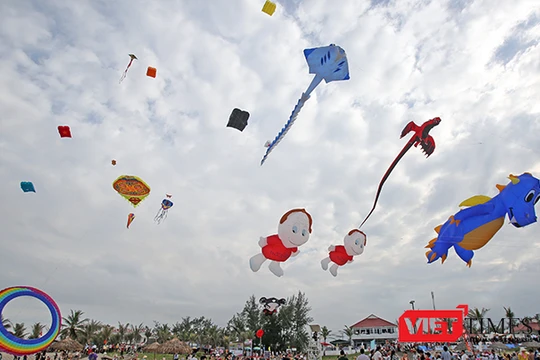 Với chủ đề “Bay lên những giấc mơ”, Lễ hội Diều Đà Nẵng 2017 sẽ diễn ra tại bãi biển Mỹ Khê (đường Võ Nguyên Giáp, quận Sơn Trà, TP Đà Nẵng).