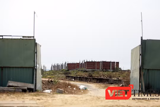 Hết thời gian gia hạn, Đà Nẵng sẽ xem xét thu hồi các dự án treo, chưa triển khai ven biển (một dự án "siêu treo" án ngữ ven biển Đà Nẵng)
