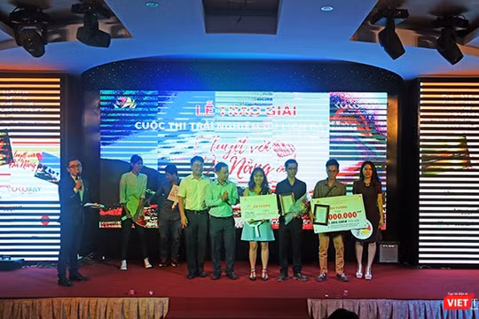 Sáng 8/10, Sở Du lịch Đà Nẵng đã tổ chức trao giải thưởng Cuộc thi trải nghiệm du lịch Đà Nẵng-“Tuyệt vời Đà Nẵng ơi” cho 3 đội có thành tích cao nhất gồm: Idiots, B-Waves và Speed up