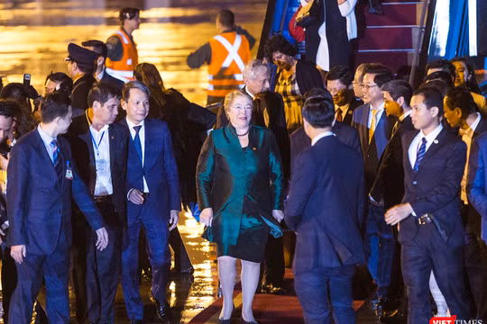 Tối ngày 9/11, chuyên cơ chở nữ Tổng thống Chile Michelle Bachelet cùng đoàn công tác đã tới Đà Nẵng, tham dự hội nghị lãnh đạo các nền kinh tế thành viên APEC.