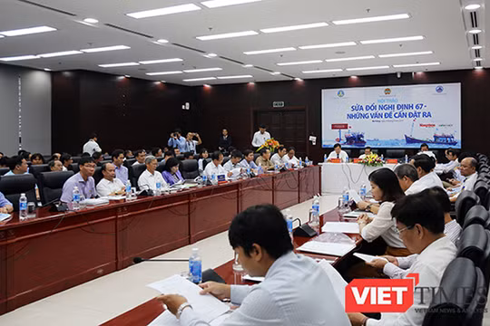 Sáng 29/8, gần 200 đại biểu đến từ Bộ NN-PTNT; Tổng Cục thủy sản; Trung ương Hội Nông dân Việt Nam, đại diện lãnh đạo UBND, Sở NN&PTNT, Hội Nông dân, ngư dân, các ngân hàng, các công ty đóng tàu, cùng các doanh nghiệp tham dự Hội thảo “Sửa đổi Nghị định 6