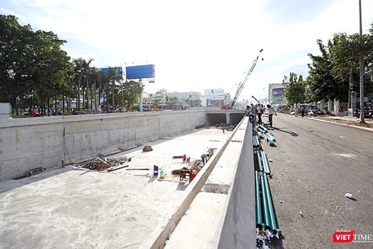 Theo ông Lê Văn Trung, Giám đốc Sở Giao thông vận tải TP Đà Nẵng, Dự án hầm chui Điện Biên Phủ-Nguyễn Tri Phương đã hoàn thành 90% khối lượng