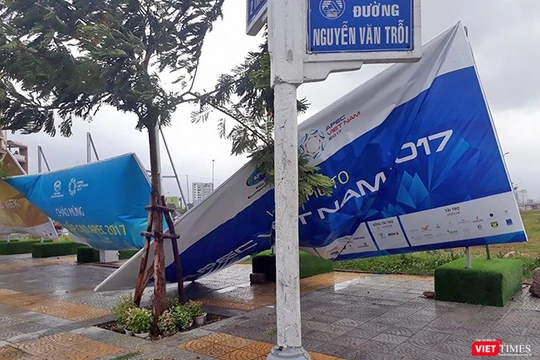 Trước những ảnh hưởng của bão số 12 gây ra đối với Đà Nẵng khi sự kiện Tuần lễ cấp cao APEC đã cận kề, Chủ tịch UBND TP Đà Nẵng đã có lời kêu gọi toàn TP chung tay khắc phục.