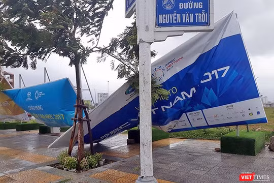 Trước những ảnh hưởng của bão số 12 gây ra đối với Đà Nẵng khi sự kiện Tuần lễ cấp cao APEC đã cận kề, Chủ tịch UBND TP Đà Nẵng đã có lời kêu gọi toàn TP chung tay khắc phục.