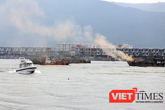 Trong chương trình Đối tác Thái Bình Dương năm 2017 (PP17) diễn ra tại Đà Nẵng, sáng 13/5, hải quân 2 nước Việt Nam, Hoa Kỳ và các nước tham gia gồm Anh, Australia, Nhật Bản đã cùng diễn tập ứng phó sự cố tràn dầu trên sông Hàn.