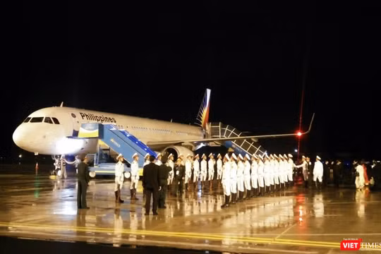 Tối ngày 8/11, chuyên cơ máy bay chở Tổng thống Philippines Rodrigo Duterte đã hạ cánh xuống sân bay quốc tế Đà Nẵng.