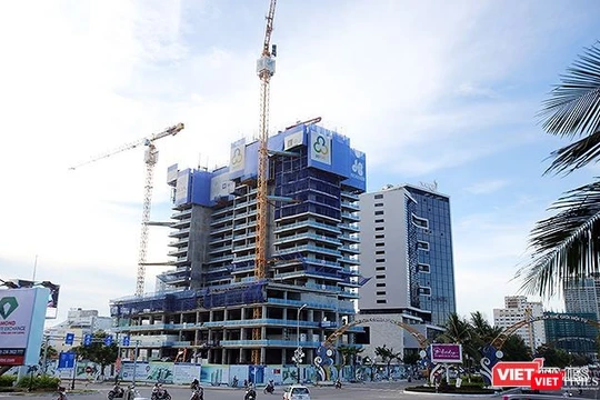 Công ty CP Tập đoàn Xây dựng Hòa Bình bị xử phạt do sử dụng cẩu tháp không đầy đủ giấy tờ lưu hành tại công trình Solid Ánh Dương