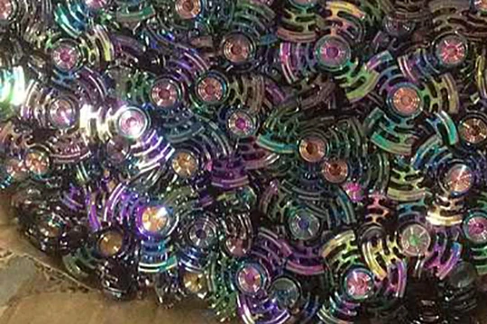 Một thùng spinner giá rẻ nhập từ Trung Quốc của một thương nhân Việt.